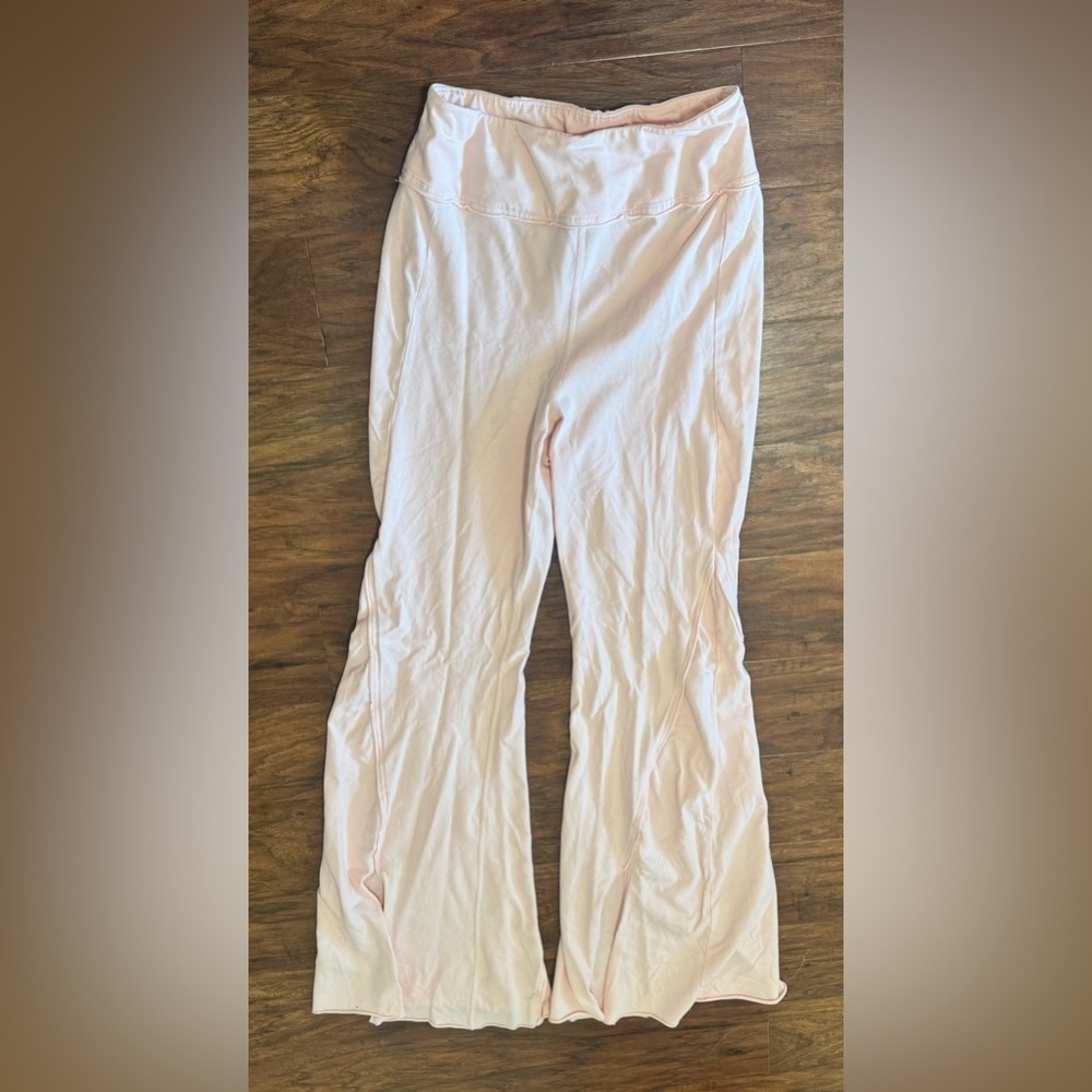 FP Movement FREE PEOPLE Hot Shot Kick Flares Light Pink Leggings Athleisure Med